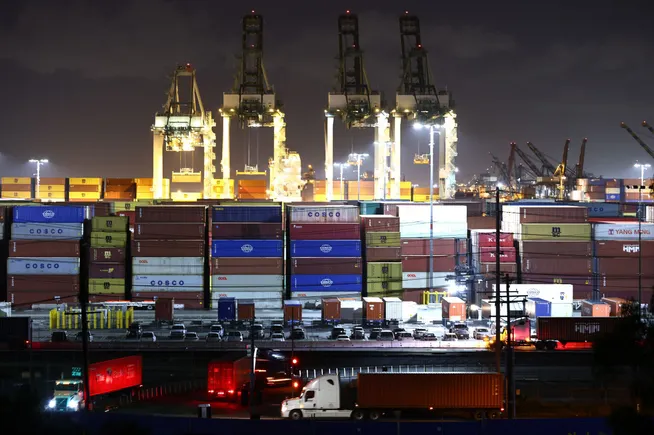 Furniture Retailers Navigate Supply Chain Turmoil: From Shipping Delays to Nearshoring