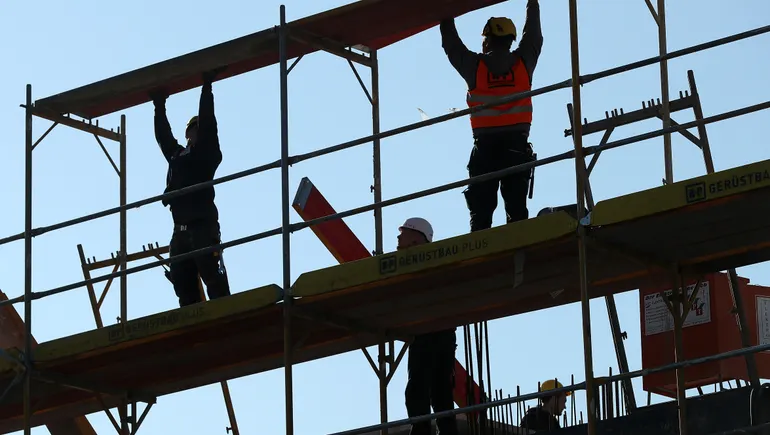 CFO Pay Raise Plans Fall Far Short of Inflation Rate, Talent War Faces Challenges